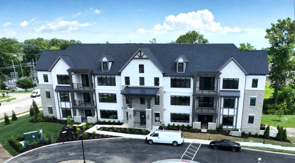 A wide shot view of one of the new Trillium buildings at Twin Lakes
