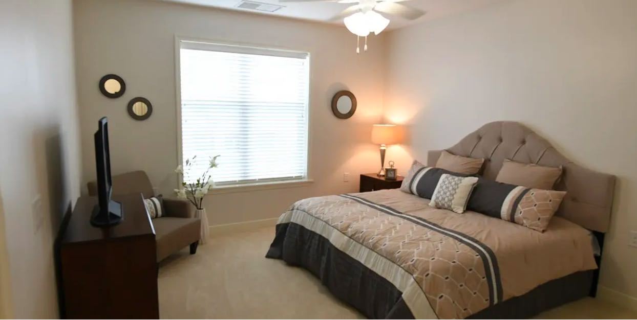 Twin Lakes apartment home bedroom