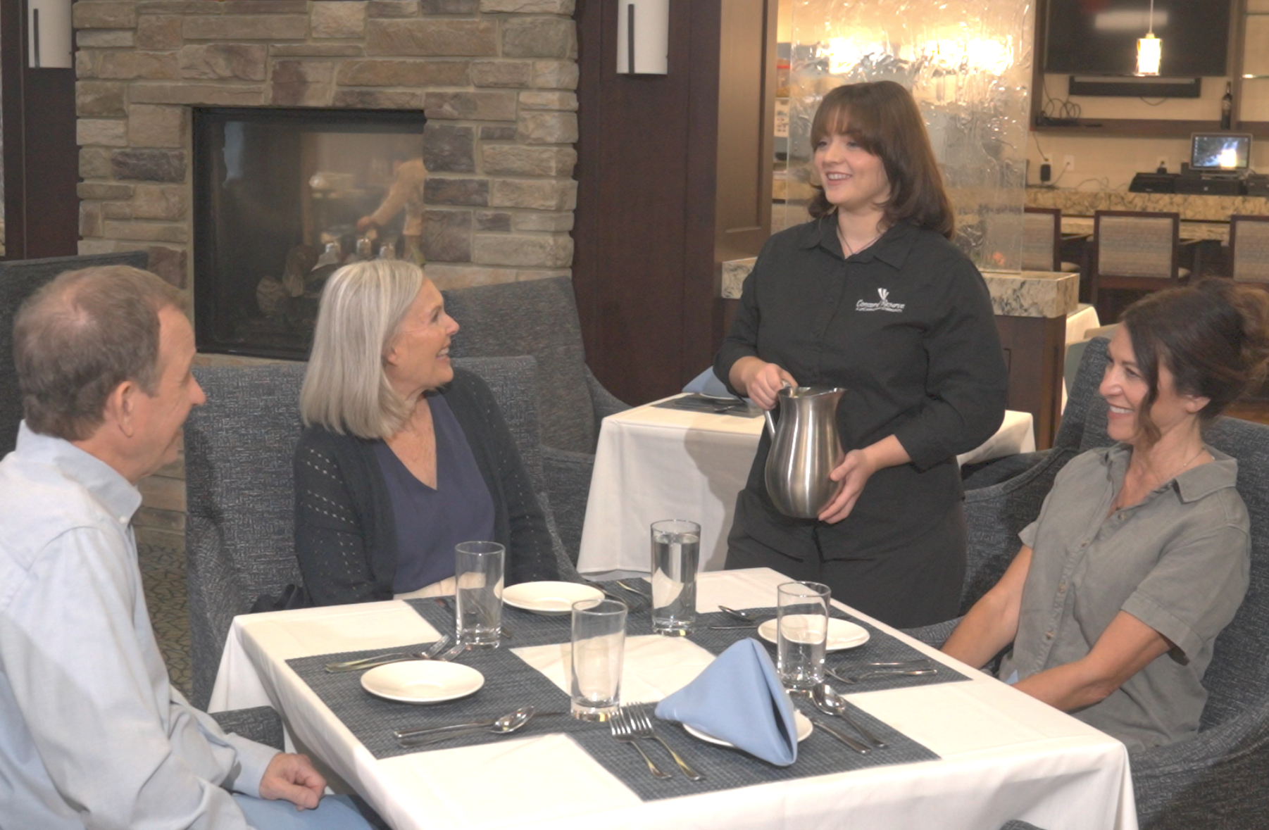 Family enjoying dinner in the dining room of Concord Reserve